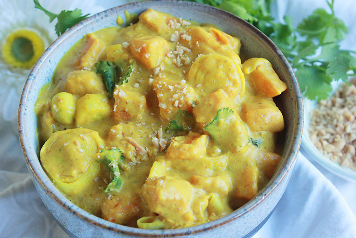 Romige curry met zoete aardappel en pinda Romige curry met zoete aardappel en pinda